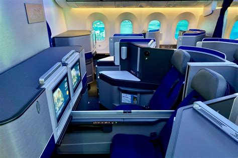 united 787 8 dreamliner.